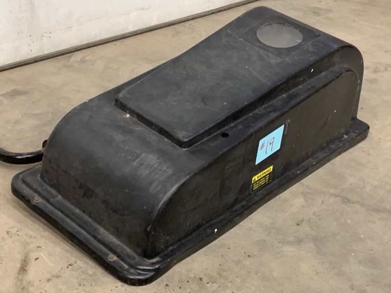 lot 19 image: MTD Yard-Machines Lawn Tractor Grass Catcher Hopper