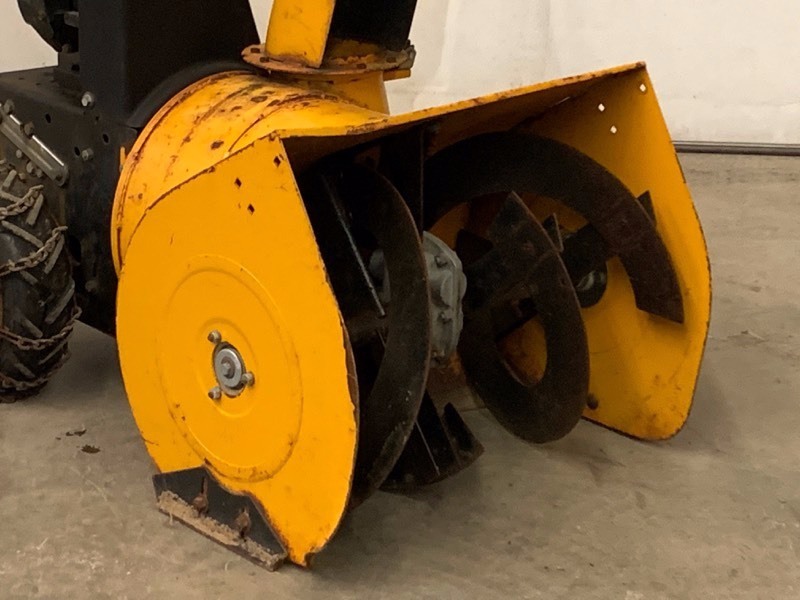 lot 20 image: Snow-Flite Snow Blower