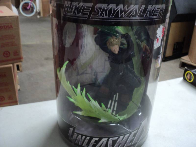 lot 3 image: Star Wars Luke Skywalker in Round D...