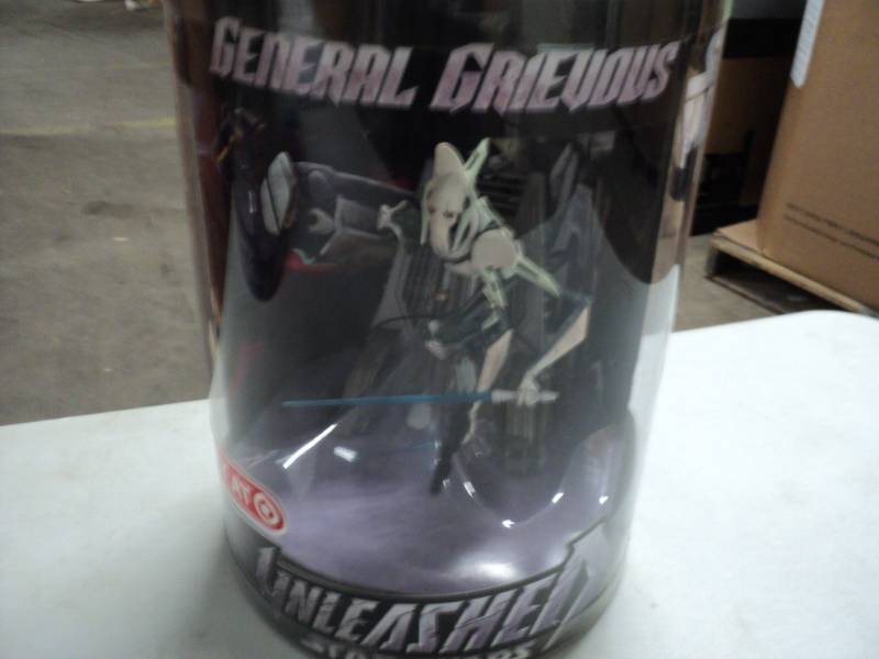 lot 7 image: Star Wars General Grievous in Round...