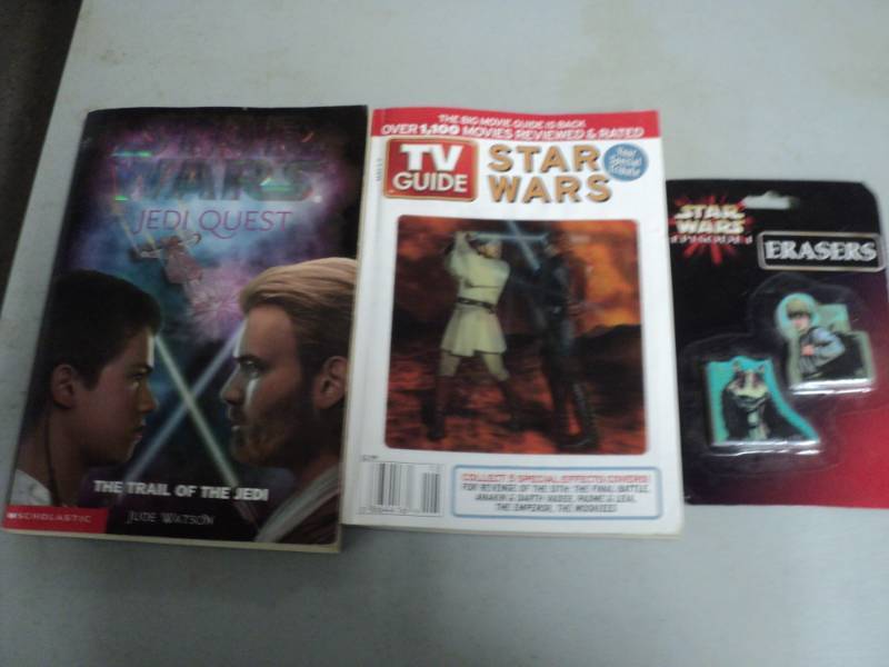 lot 18 image: Star Wars Erasers new in package.  ...