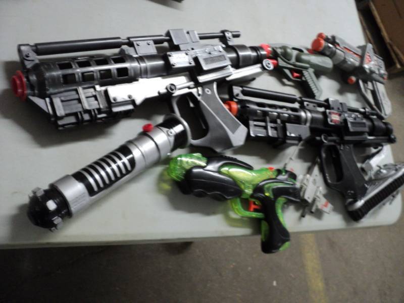 lot 32 image: Lot of Star Wars Toys...