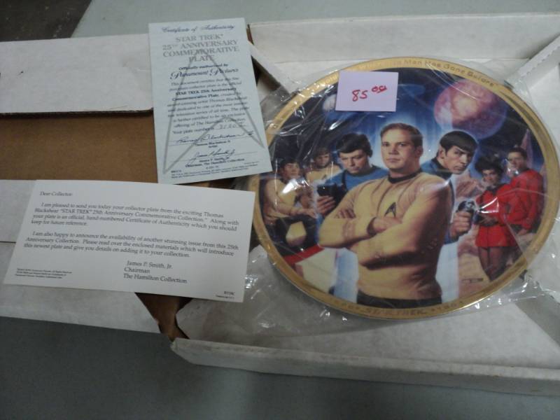 lot 49 image: Star Trek 25th Anniversary Commerat...
