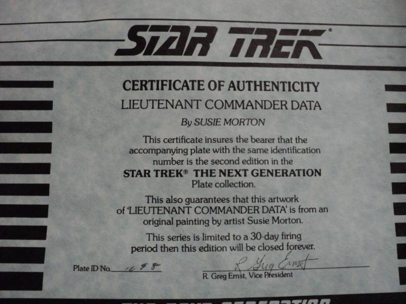 lot 51 image: Star Trek Lieutenant Plate...