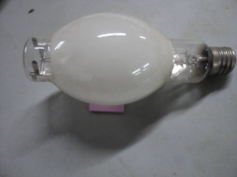 lot 61 image: 400 Watt Light Bulbs...