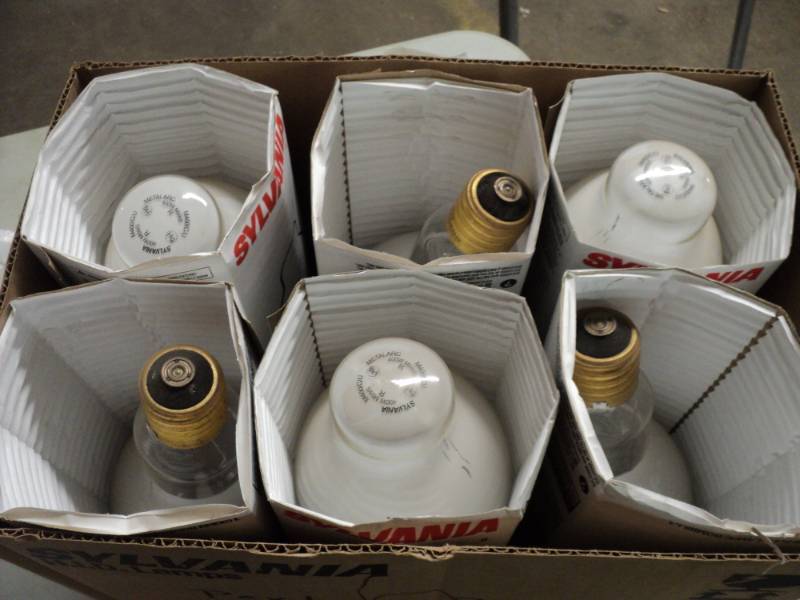 lot 76 image: 6 Sylvania 400 Watt Light bulbs...