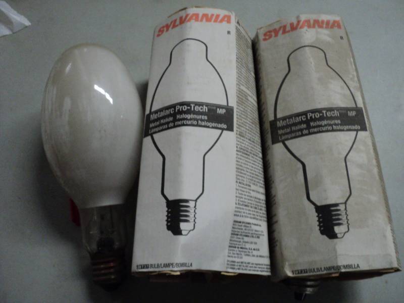 lot 82 image: 3 Sylvania Metadarc Pro Tech Light ...