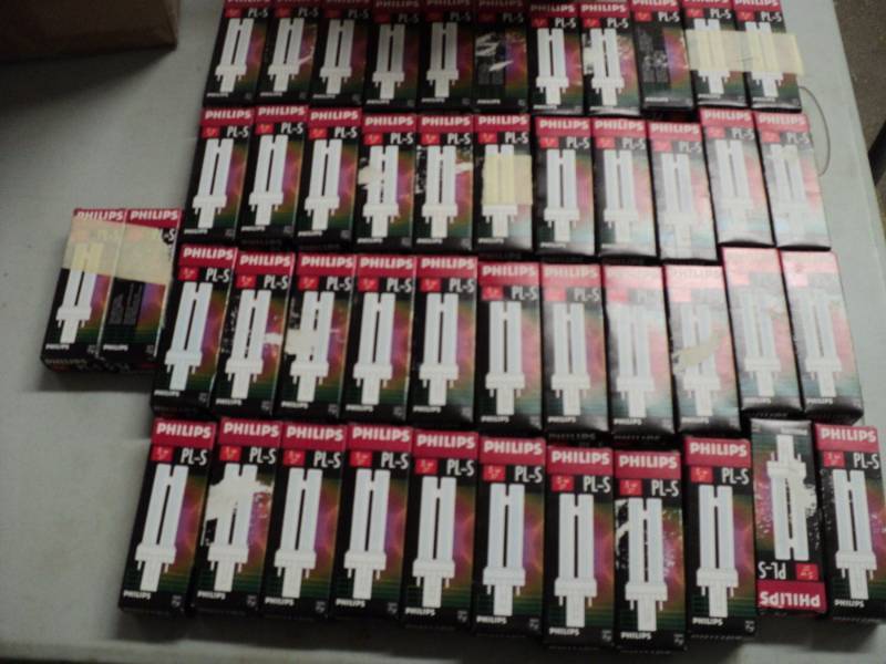 lot 83 image: 46 Philips 5 W Light Bulbs...
