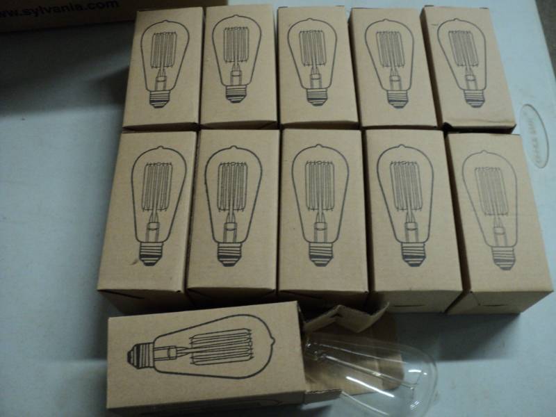lot 85 image: 11 Light Bulbs...