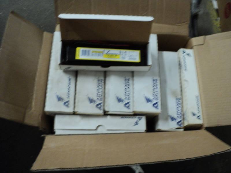 lot 99 image: 24 Advance Ballast...