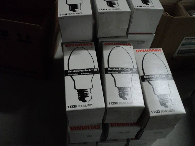 lot 102 image: 21 Sylvania  Metalar Pro Tech Metal...