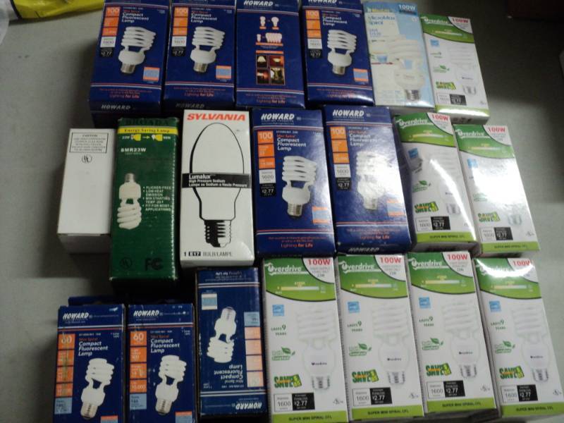 lot 108 image: Assortment of 100 watt light Bulbs ...