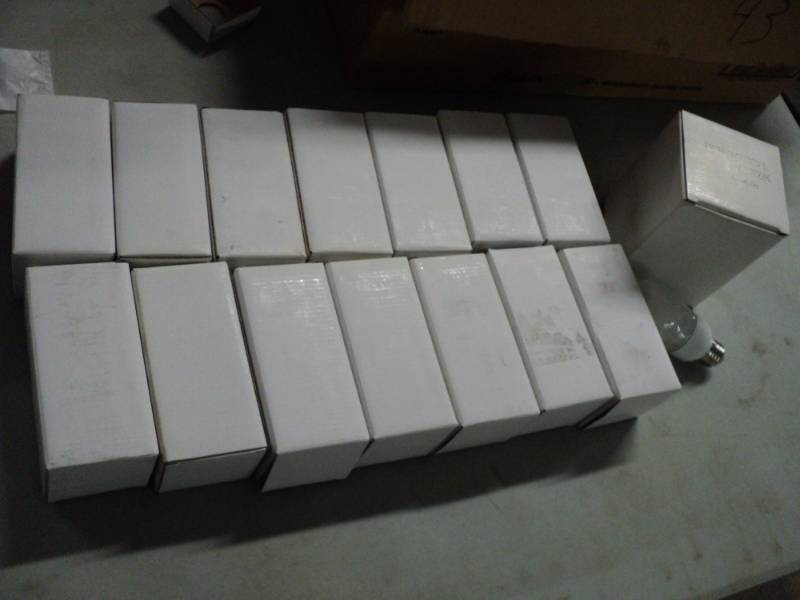 lot 109 image: 16 Dimmable Light Bulbs...