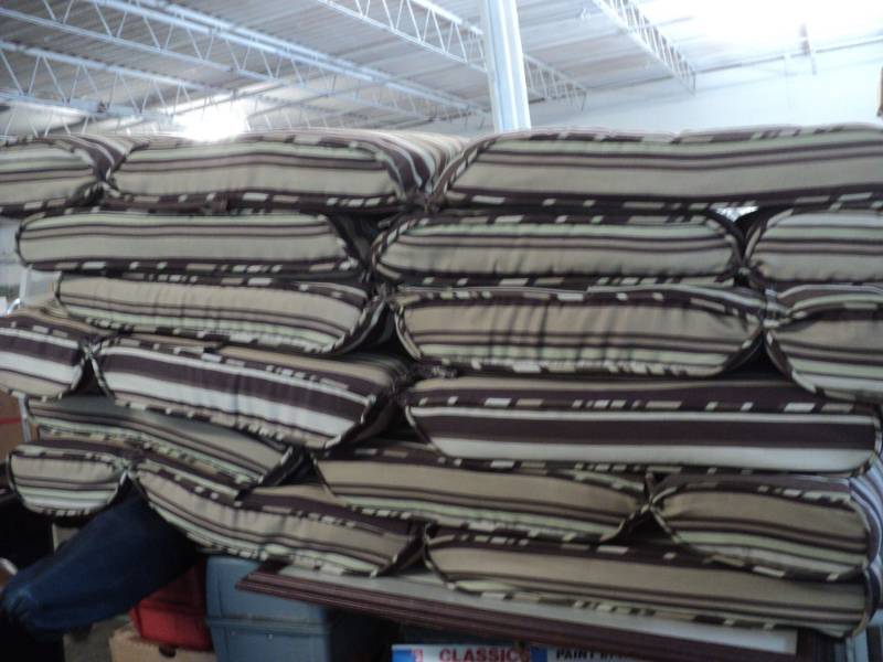 lot 207 image: 6 Cushions...