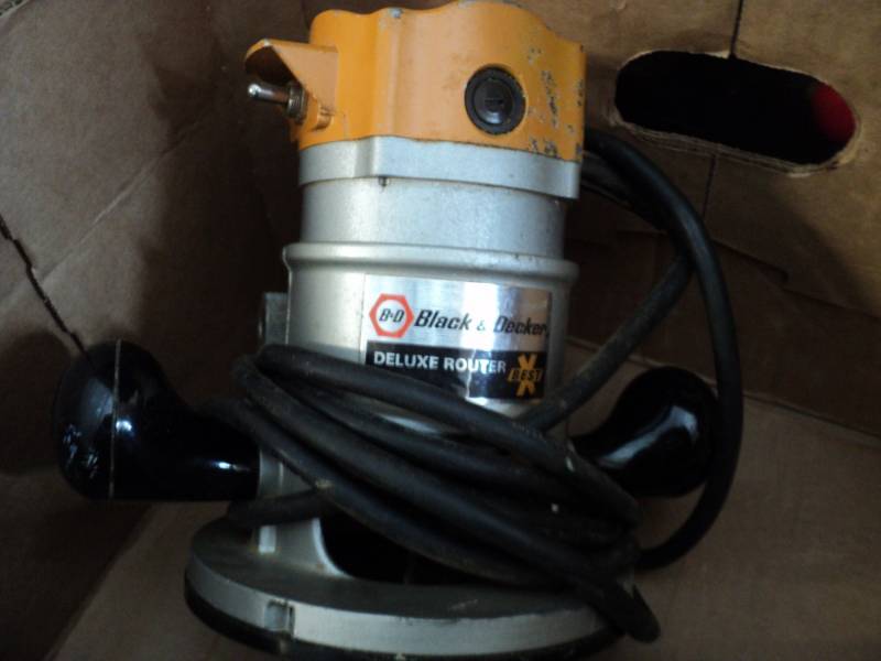 lot 228 image: Black and Decker Delux Router...