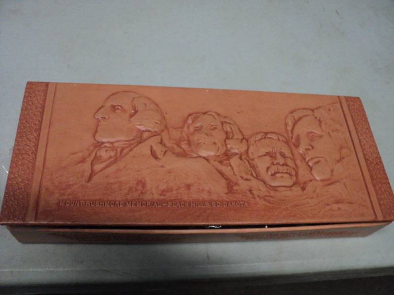 lot 233 image: Mount Rushmore Box with Mables...