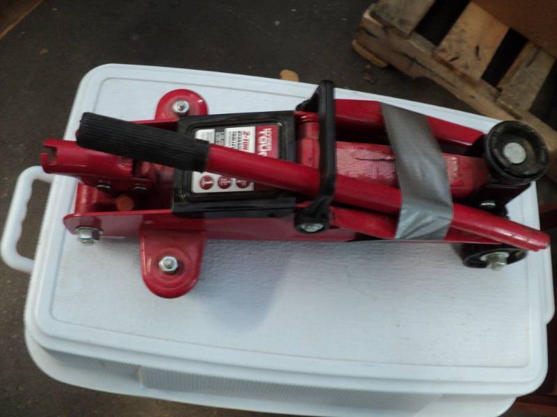 lot 240 image: Hyper Tough 2 -ton Hydraulic Trolle...