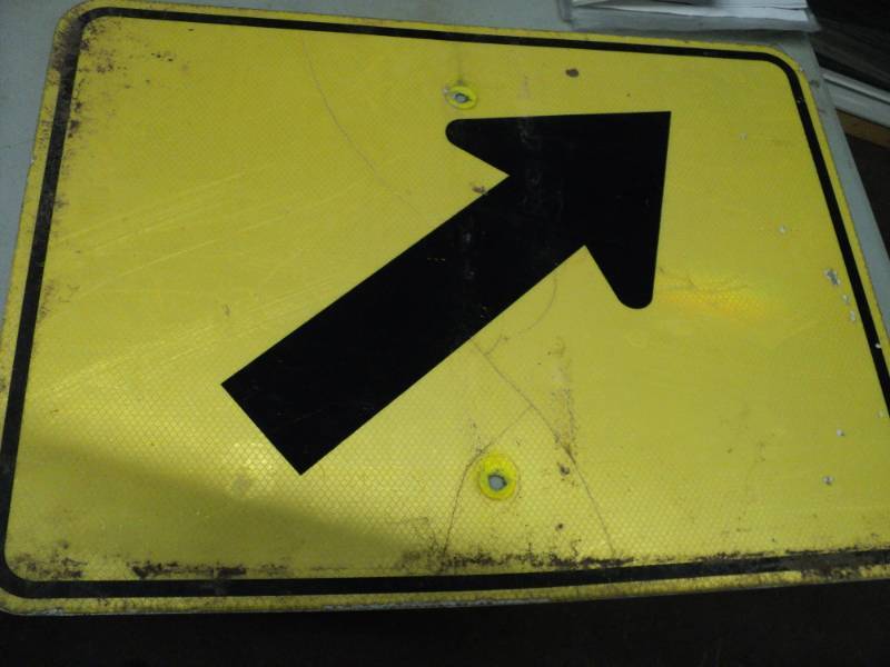 lot 251 image: 24 x 18 Metal Arrow Sign...