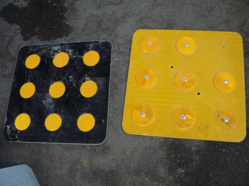 lot 252 image: 2 Metal Signs 18 square...