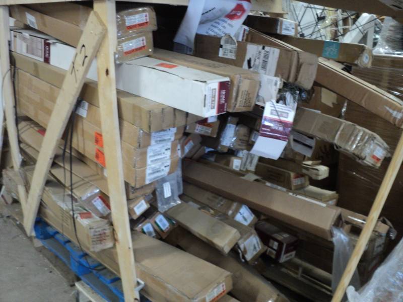 lot 256 image: Pallet of Blinds, Various Lengths a...