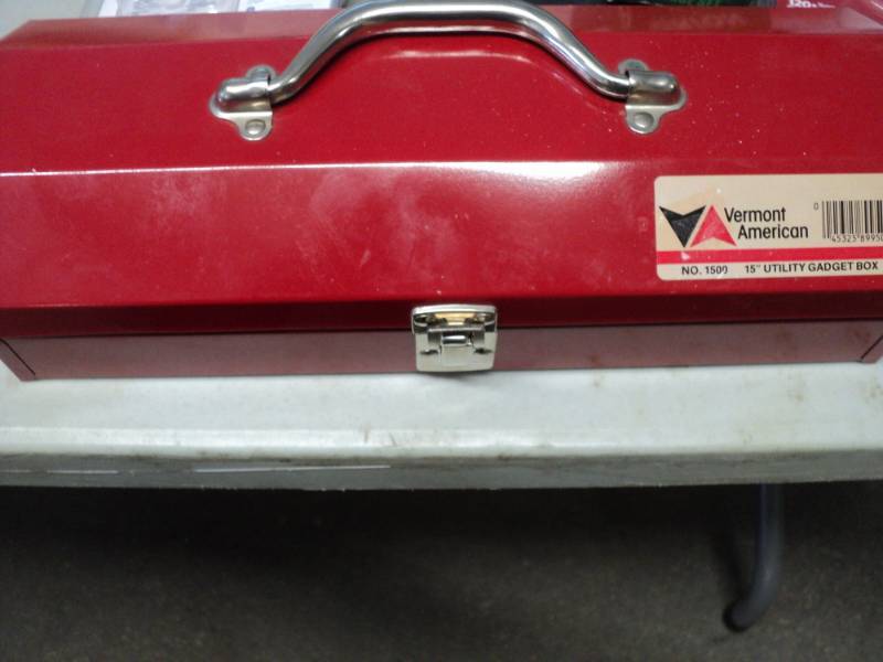 lot 260 image: Vermont American 15 Utility Gadget...