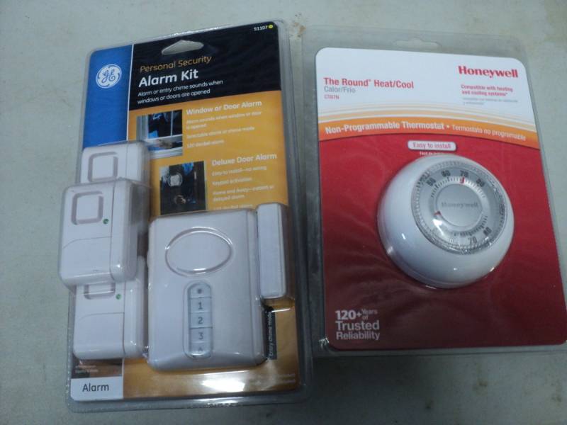 lot 267 image: General Electric Alarm Kit and Hone...