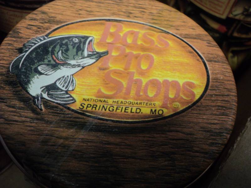 lot 280 image: Bass Pro Shops- 116 pcs per can- mu...