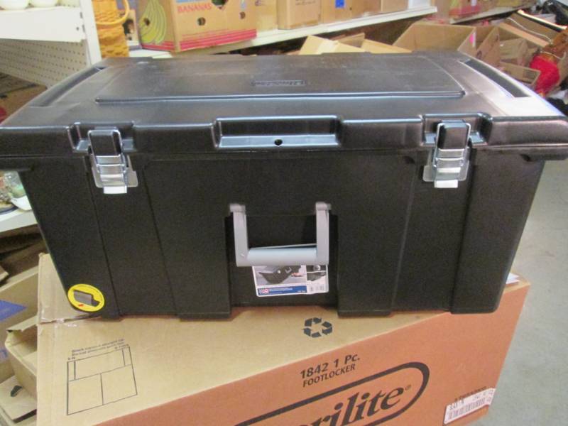 lot 46 image: Sterilite 92 quart Footlocker Stora...
