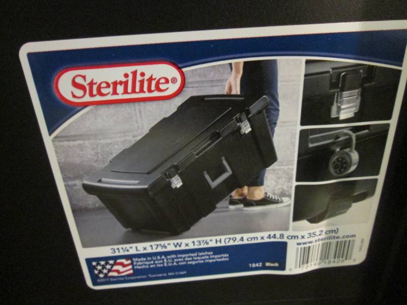 lot 49 image: Sterilite 92 quart Footlocker Stora...