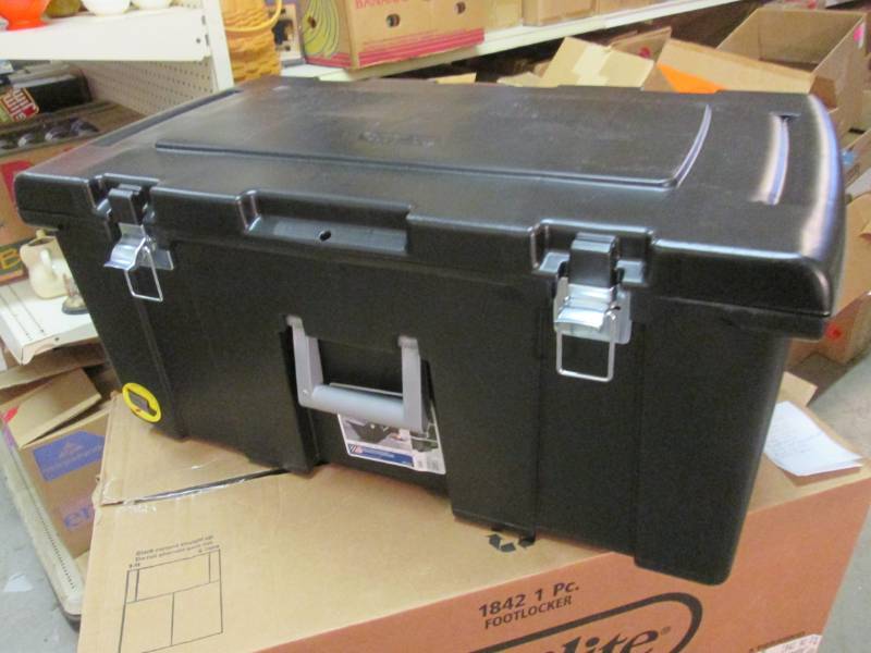 lot 50 image: Sterilite 92 quart Footlocker Stora...