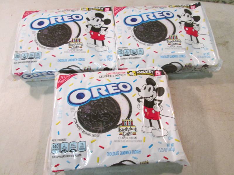 lot 61 image: 3 Packs of Birthday Cake Oreo Cooki...