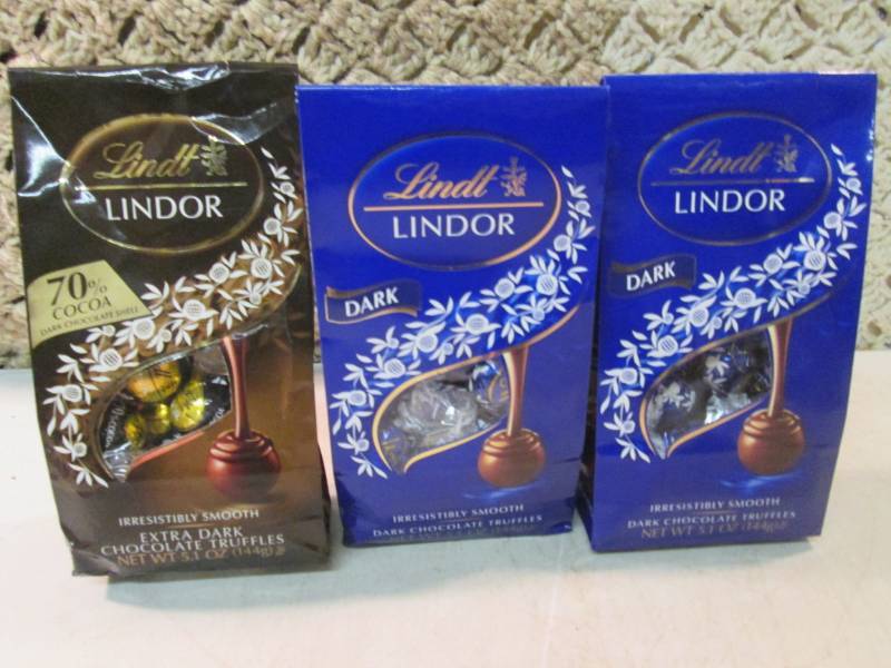 lot 88 image: 3 Bags of Lindt Lindor Dark and Ext...