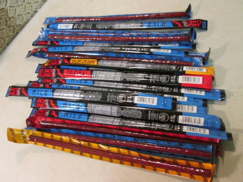 lot 118 image: 20 Jack Links Wild Snack Sticks Bes...