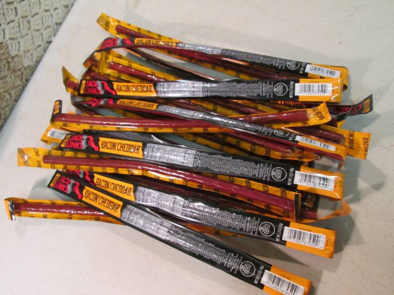 lot 119 image: 20 Jack Links Wild Bacon Cheddar Sn...