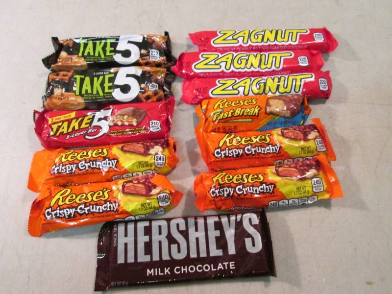 lot 126 image: 12 Assorted Candy Bars Best by date...