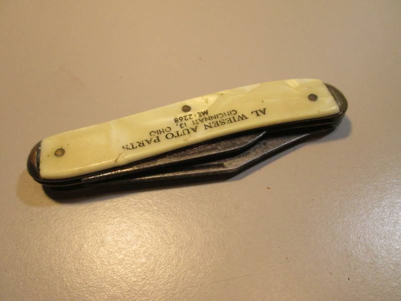 lot 136 image: Vintage USA Advertising 2-Blade Poc...