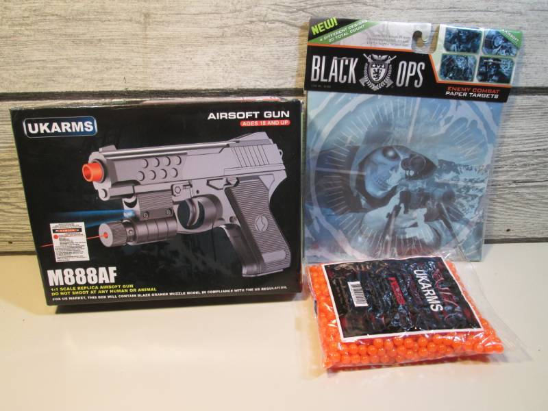 lot 176 image: Airsoft Gun, Pack of 1000 Pellets a...