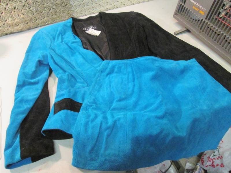 lot 191 image: Matching Suede Leather Jacket Size ...