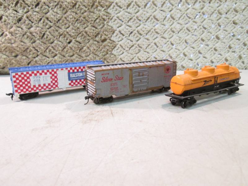 lot 218 image: Lot of 3 Vintage Train Cars  RM1...