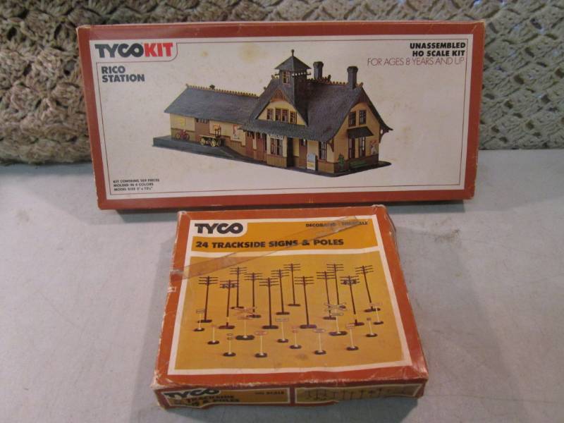 lot 226 image: Vintage Tyco Train Set Accessories ...