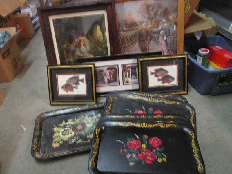 lot 235 image: Lot of Misc Wall Decor and 11 Vinta...