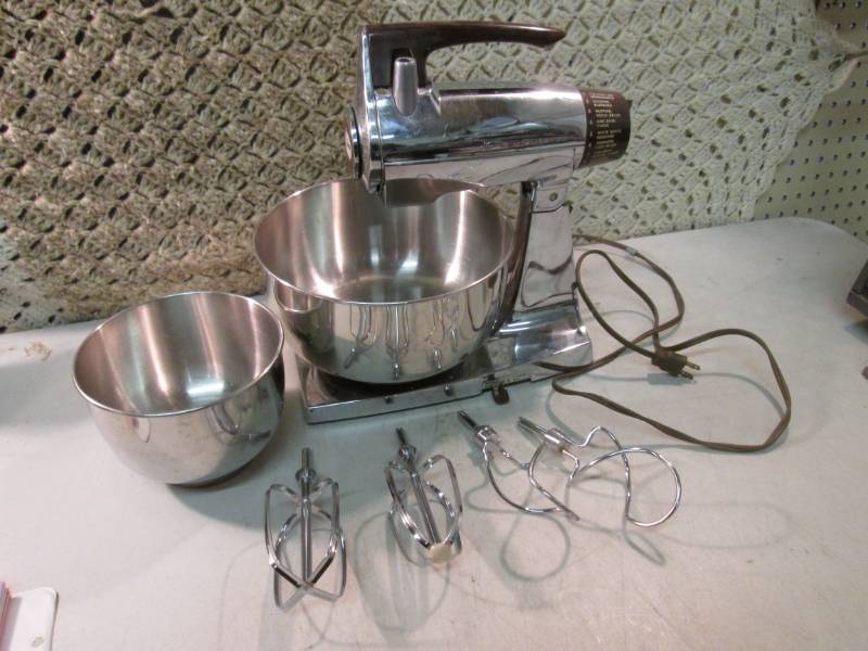 lot 239 image: Vintage Sunbeam Mixer Works  D-2...