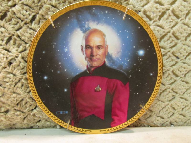 lot 255 image: The Hamilton Collection Star Trek T...