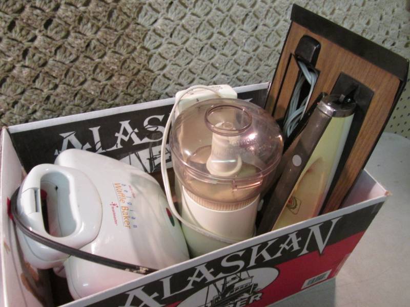 lot 256 image: Kitchen Lot of Belgian Waffle Maker...