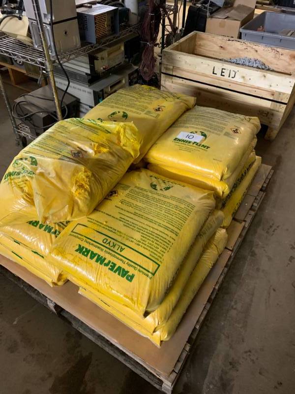 ROAD MARKING COMPOUND