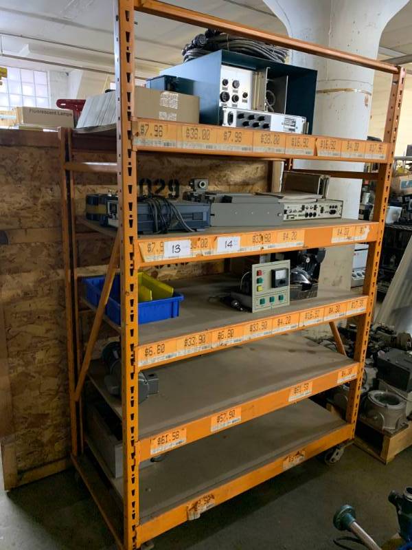 ROLLING RACK (NO CONTENTS)