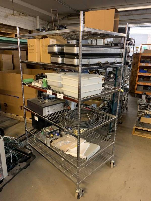 ROLLING RACK (NO CONTENTS)