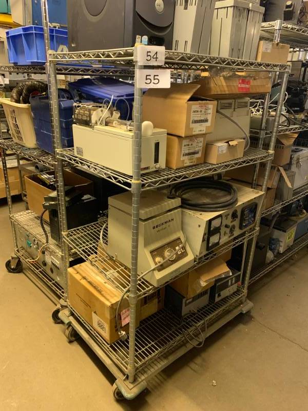 ROLLING RACK (NO CONTENTS)