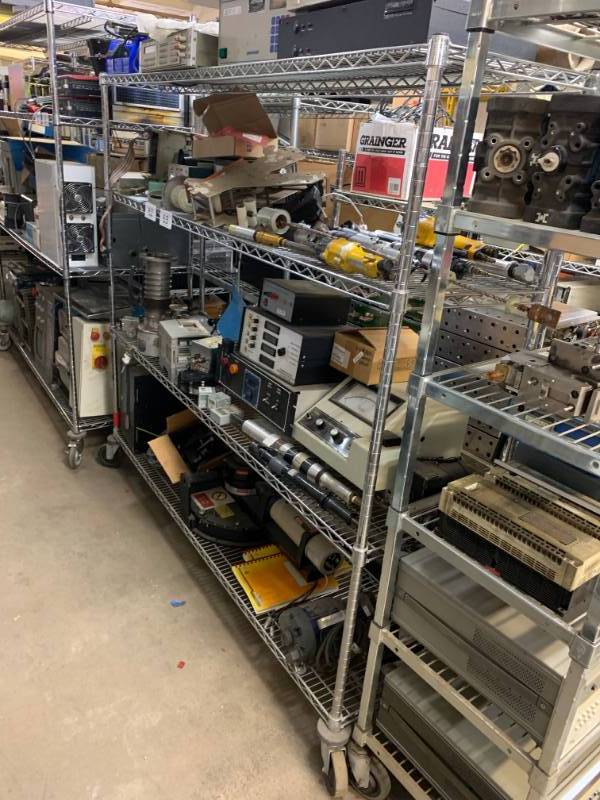 ROLLING RACK (NO CONTENTS)