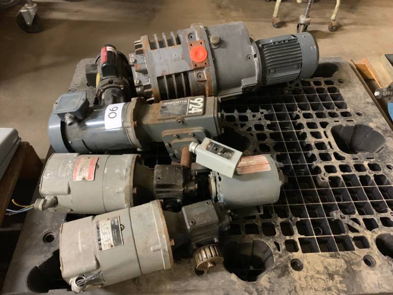 PALLET OF MOTORS & DRIVES